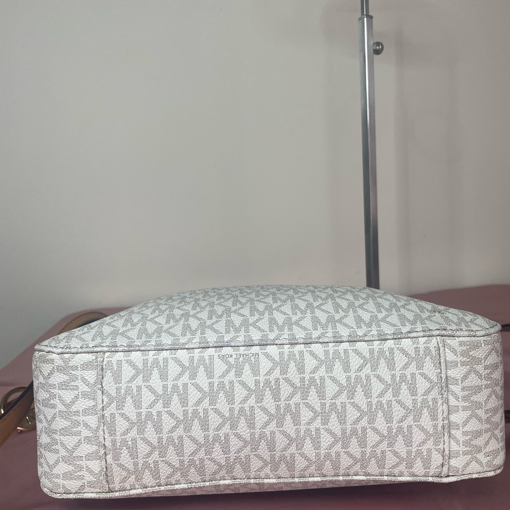 Authentic Michael Kors Purse #047NC Jet Set Travel Large Logo Messenger Bag. - Picture 10 of 13